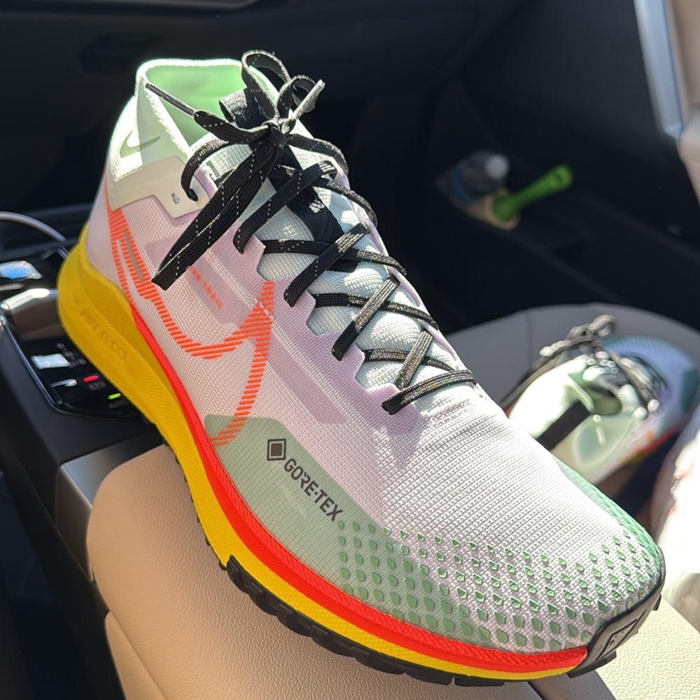 Nike Pegasus Trail 4 GORE-TEX Size 13 White/Yellow